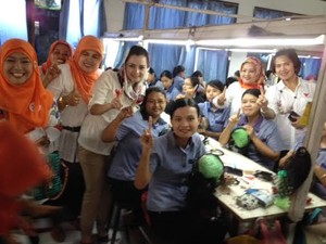 Kampanyekan Prabowo-Hatta, Ibu-ibu Koalisi Merah Putih Kunjungi Pabrik Wig