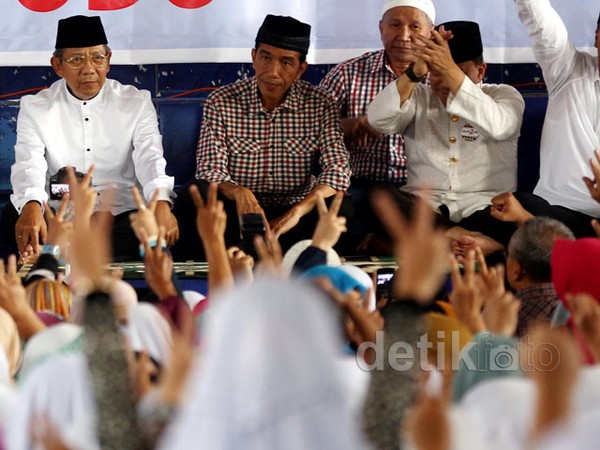 Jokowi Istigosah Bareng Santri
