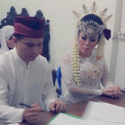Nasi Kuning dan Tempe Orek, Awal Kisah Cinta Krisna Mukti dan Devi