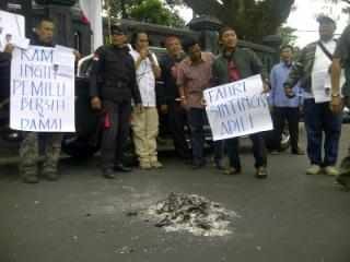 Warga Malang Peduli Pemilu Bersih dan Damai Turun ke Jalan