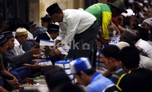 Masjid Istiqlal Sediakan 3.000 Takjil Setiap Hari