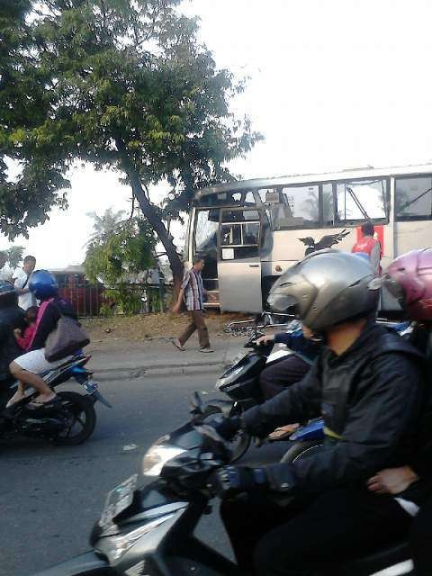 TransJ Kecelakaan di Depan Kantor SIM Daan Mogot, Ada Penumpang Terluka