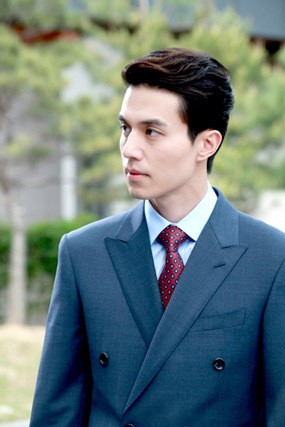 Bom 2NE1 Tersandung Skandal Obat Terlarang, Ini Kata Lee Dong Wook