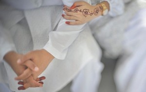Sentuh Istri Sendiri, Batalkan Wudhu?