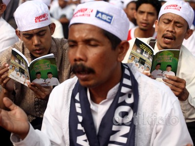 Pendukung Jokowi-JK Istiqosah di Senayan
