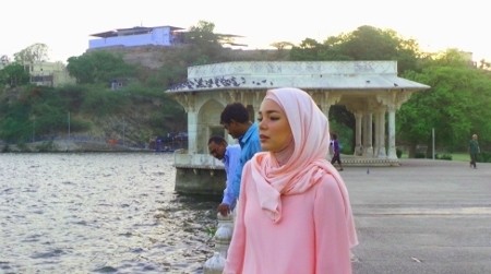 Mau Download Gratis Lagu Terbaru Dewi Sandra?