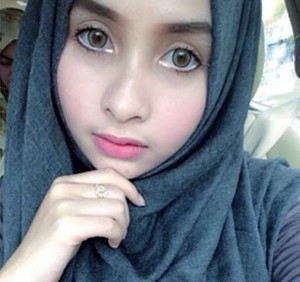 Ellend Muzakky, Hijabers yang Cantik dengan Riasan ala Bintang Disney