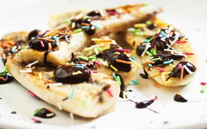 Pisang Penyet Cokelat Keju, Manis Gurih untuk Camilan Berbuka