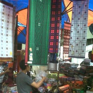 Selain Jersey, Penjualan Kain Sarung Pun Lesu di Tanah Abang