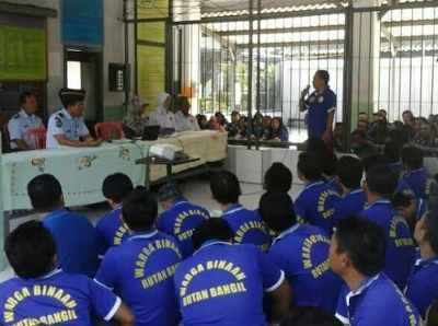 KPU Pasuruan Datangi Nobar Piala Dunia Cegah Golput