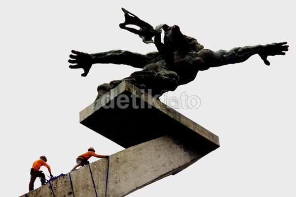 Jelang Debat, Lalin Dekat Perempatan Pancoran Macet Parah