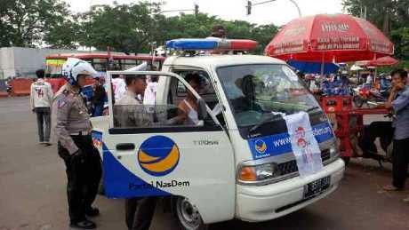 Pakai Rotator, Pick Up Simpatisan Jokowi-JK Disemprit Polisi