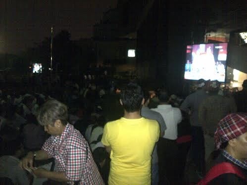 Pendukung Prabowo-Hatta dan Jokowi-JK Nobar Debat, Duduk Berdampingan