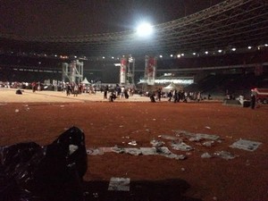 Ketika Revolusi Mental Dimulai dari Konser Salam 2 Jari di GBK