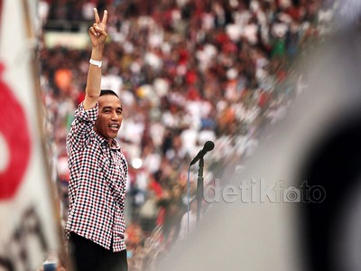 Jokowi Hadiri Konser Salam 2 Jari