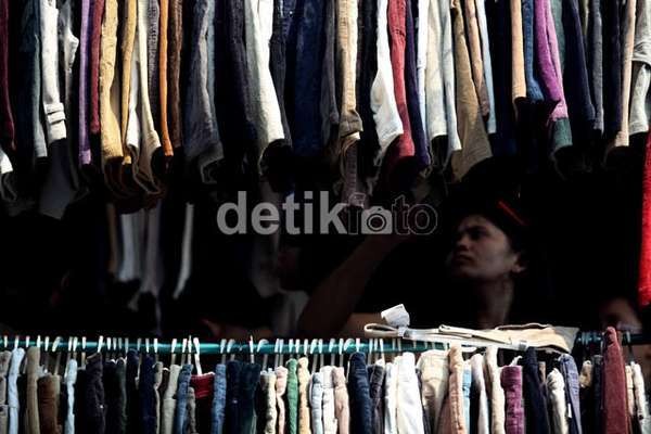 Bea Cukai: Baju Bekas Impor Itu Sampah!