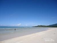 Pemandangan indah di Pantai Welolo, Desa Mausamang - Alor Pemandangan indah di Pantai Welolo, Desa Mausamang - Alor