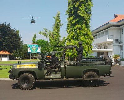 Simulasi Pembebasan Sandera di Kantor Bupati Banyuwangi Jadi Tontonan