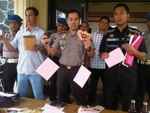 Jelang Pilpres, Polisi Amankan Ribuan Miras hingga Senpi di Karawang
