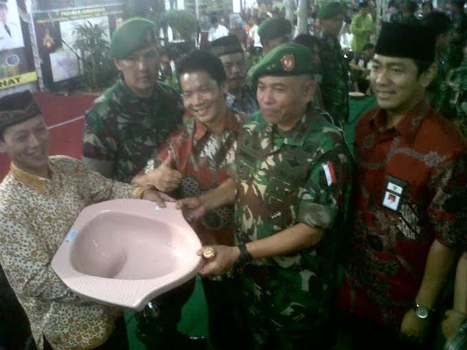 Kodam Diponegoro Bantu Warga Semarang dengan Membuat 1.500 Jamban