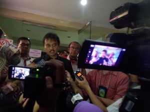 Datangi Bareskrim, Roy Suryo Antar Anak Buah Laporkan Ahok dan Kadispora
