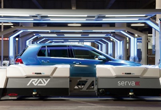 Bandara di Jerman Punya Robot Keren yang Bisa Parkirkan Mobil