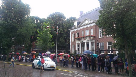 Kecepatan Layanan TPSLN Den Haag 1 Orang per 15 Detik!