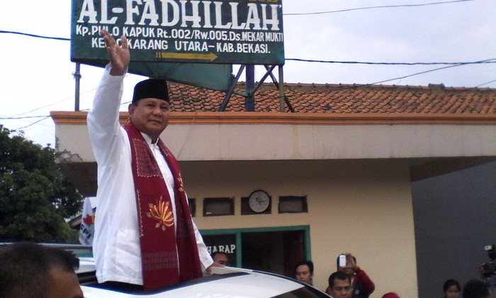 Prabowo Buka Bersama Buruh di Rumah 1.000 Pintu Cikarang