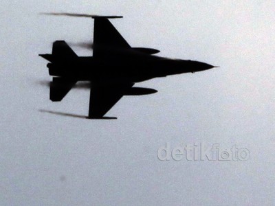 Pesawat F-16 Ramaikan Apel Pengamanan Pilpres