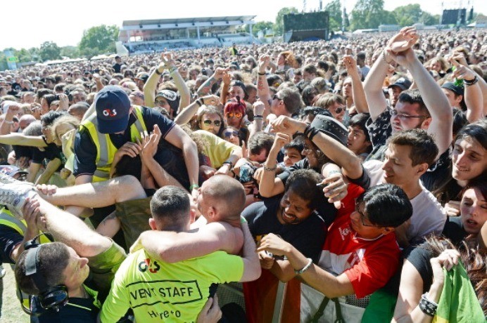 Gila Headbanging, Penggemar Motorhead Cidera Otak