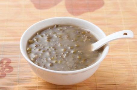 Hangat Kaya Nutrisi Bubur Kacang Hijau untuk Buka Puasa