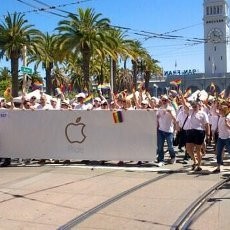 Ribuan Karyawan Apple Pawai Dukung Kaum Gay
