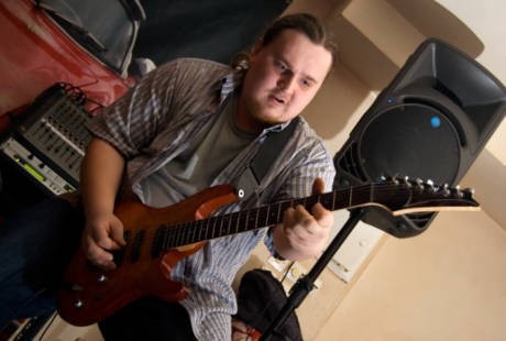 Otak Bisa Cedera Gara-gara Headbanging, Kok Bisa?