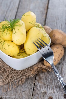 Terserang Sakit Kepala Saat Puasa? Redakan dengan Trik Ini