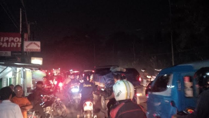 Pemotor Tewas di Cimanggis, Jl Raya Bogor Macet Panjang
