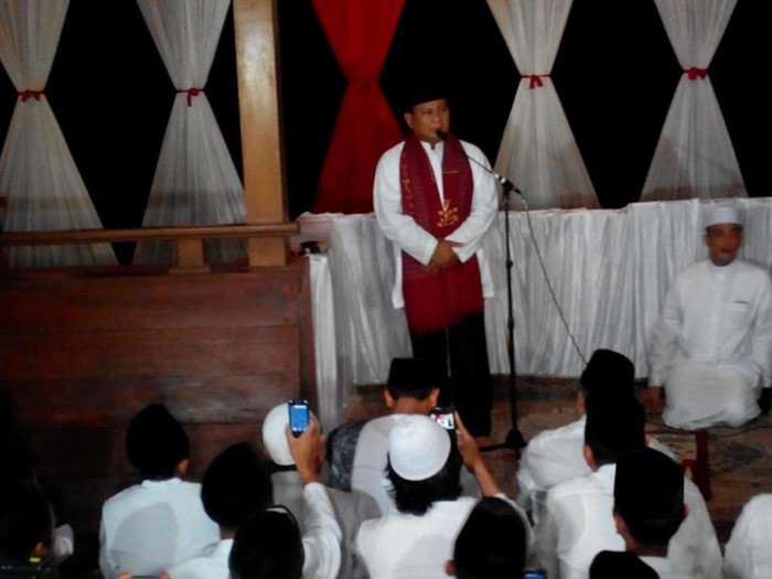 Buka Puasa Bersama Warga Hambalang, Prabowo: 1 Detik di TPS Menentukan