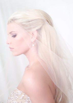 Cantiknya Jessica Simpson Bergaun Pengantin