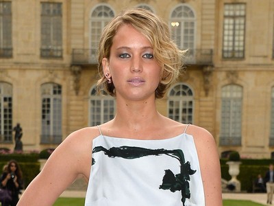 Kulit Jennifer Lawrence Tampak Lebih Gelap