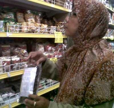 Makanan Tak Sesuai Izin Edar Marak di Swalayan Mojokerto