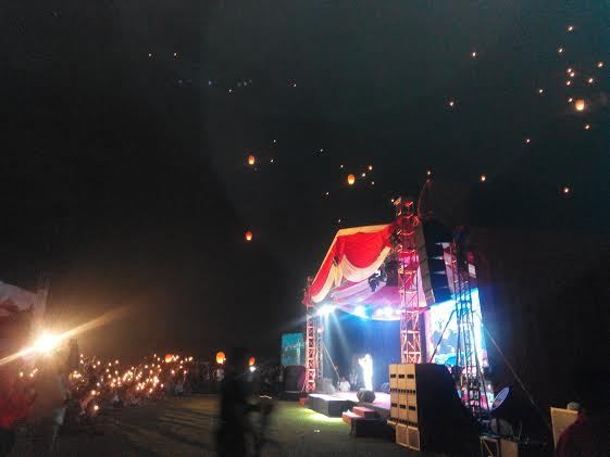 Ratusan Lampion Terbang Tandai Acara Nobar Bersama Prabowo