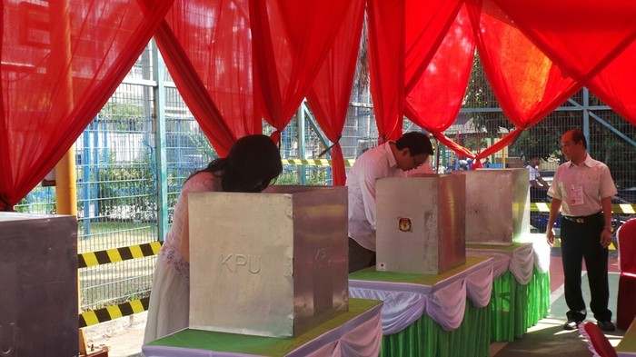 Ahok Coblos Nomor 1, Bagaimana dengan Istrinya?