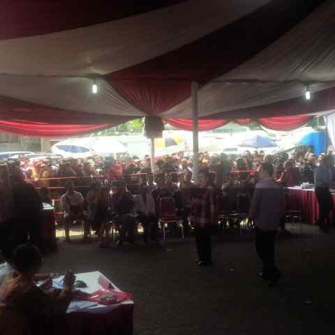 Usai Mencoblos, Mega-Puan Kompak Salam 2 Jari