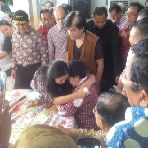Hasil Quick Count Jokowi-JK Unggul, Mega Menangis Sesenggukan