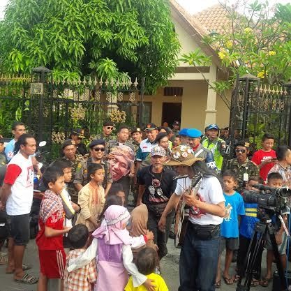 Cukur Gundul di Rumah Ibunda Jokowi