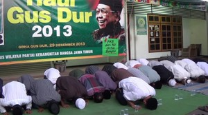 Kader PKB di Surabaya Sujud Syukur, Siap Kawal Kemenangan Jokowi-JK