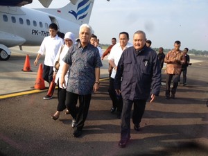 Sampai di Palembang, Hatta Disambut Gubernur Sumsel di Bandara