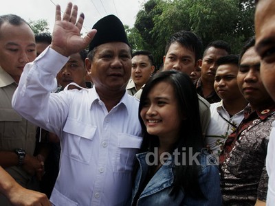 Usai Mencoblos Prabowo Temui Warga