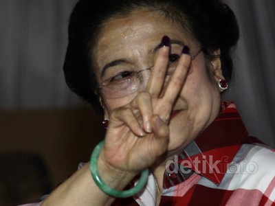 Megawati Nyoblos di TPS 026 Kebagusan