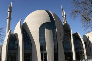 Kerennya Masjid Kaca Biru Bergaya Ottoman di Jerman Ini!