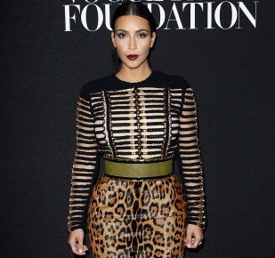 Foto: Kim Kardashian Jadi Tentara Balmain di Paris Fashion Week